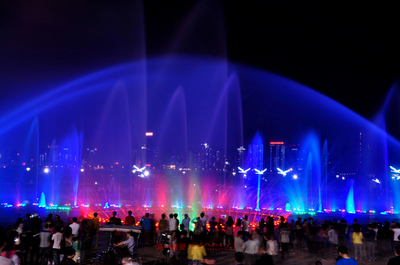 秋水广场夜色 水舞光影的诗意捕捉